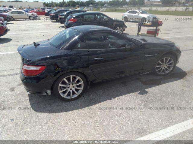 Photo 3 VIN: WDDPK3JA6GF123803 - MERCEDES-BENZ SLK 