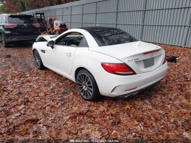 Photo 2 VIN: WDDPK3JA6HF140876 - MERCEDES-BENZ SLC-CLASS 