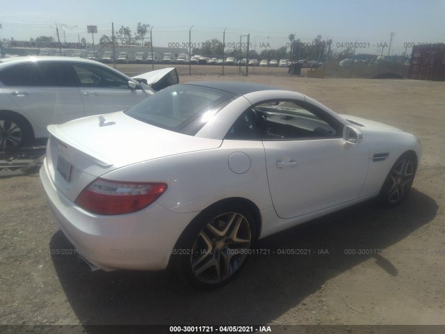 Photo 3 VIN: WDDPK3JA8GF121907 - MERCEDES-BENZ SLK 