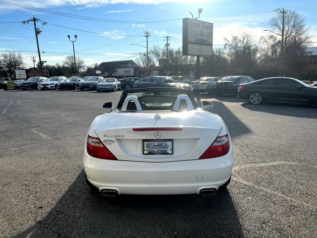 Photo 5 VIN: WDDPK4HA0FF113634 - MERCEDES-BENZ SLK-CLASS 