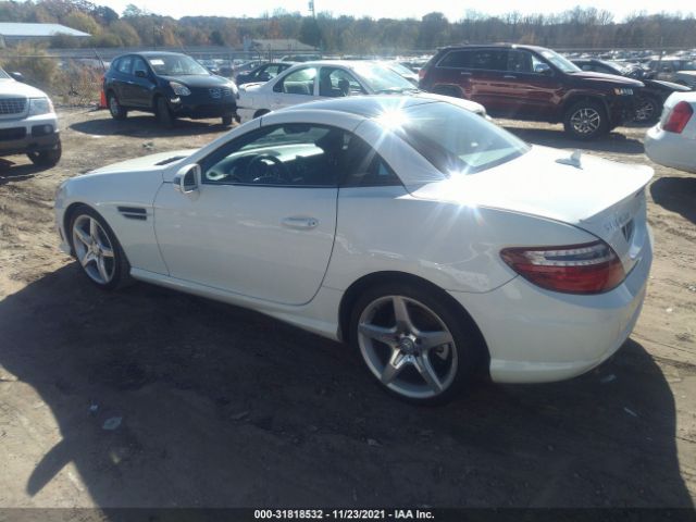 Photo 2 VIN: WDDPK4HA2CF034798 - MERCEDES-BENZ SLK-CLASS 