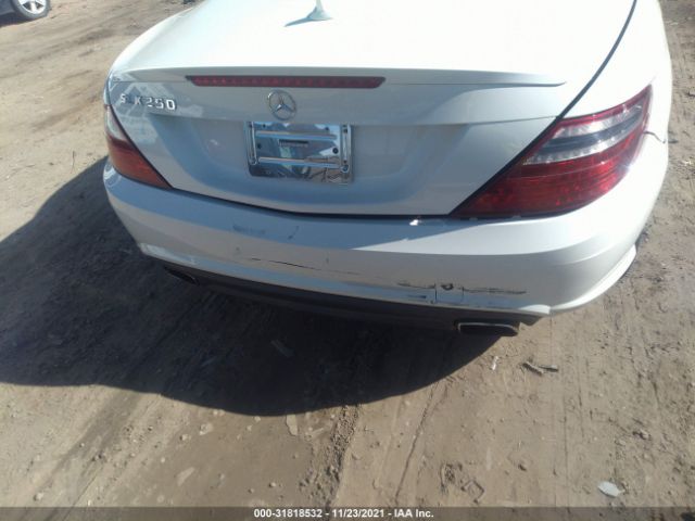 Photo 5 VIN: WDDPK4HA2CF034798 - MERCEDES-BENZ SLK-CLASS 