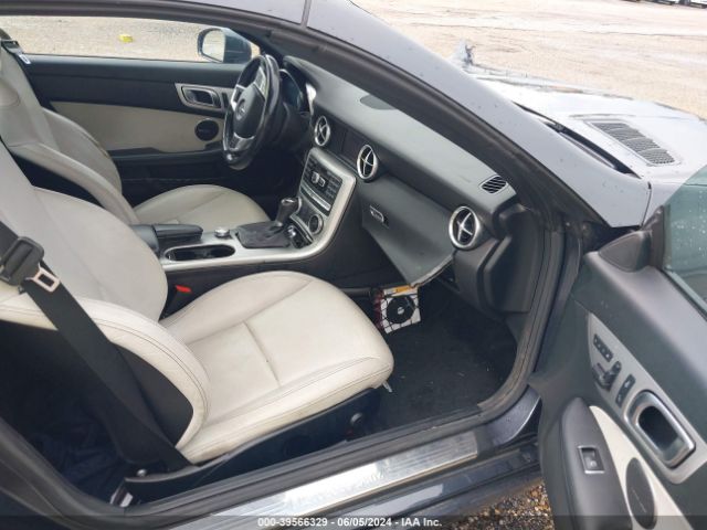 Photo 4 VIN: WDDPK4HA2DF052574 - MERCEDES-BENZ SLK-CLASS 