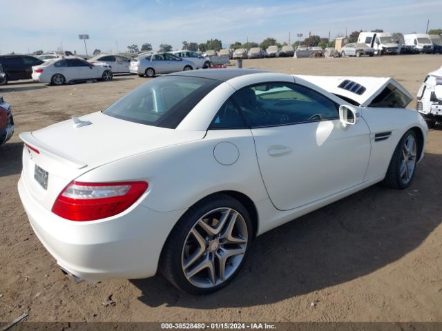 Photo 3 VIN: WDDPK4HA8FF099501 - MERCEDES-BENZ SLK 250 