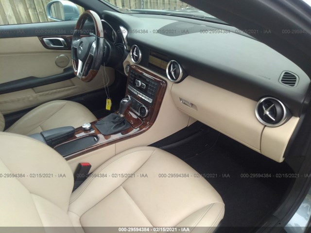 Photo 4 VIN: WDDPK5HA2CF006859 - MERCEDES-BENZ SLK-CLASS 