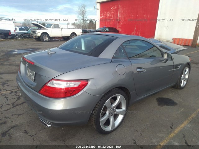 Photo 3 VIN: WDDPK5HA3CF038896 - MERCEDES-BENZ SLK-CLASS 