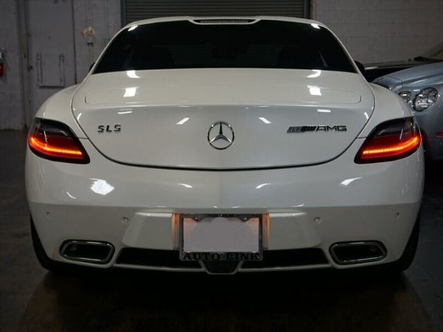 Photo 9 VIN: WDDRJ7JA4EA010915 - MERCEDES-BENZ SLS AMG GT 