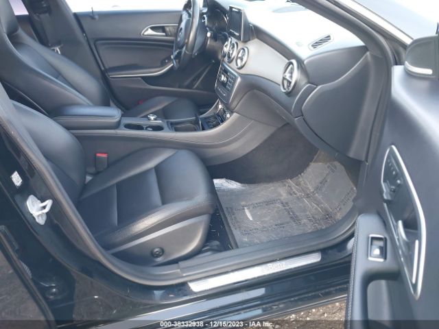 Photo 4 VIN: WDDSJ4EB0EN132392 - MERCEDES-BENZ CLA 250 