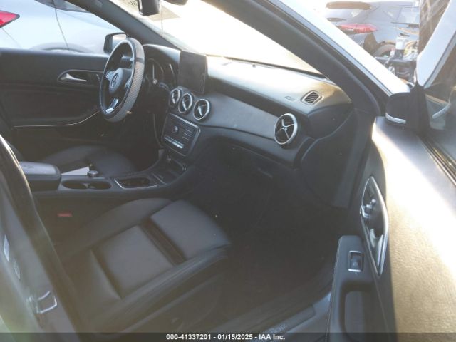 Photo 4 VIN: WDDSJ4EB1KN740854 - MERCEDES-BENZ CLA-CLASS 