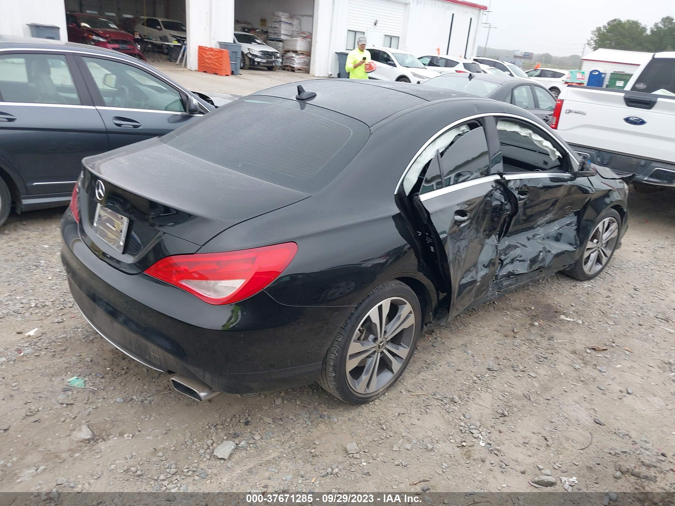 Photo 3 VIN: WDDSJ4EB3FN224534 - MERCEDES-BENZ CLA-KLASSE 