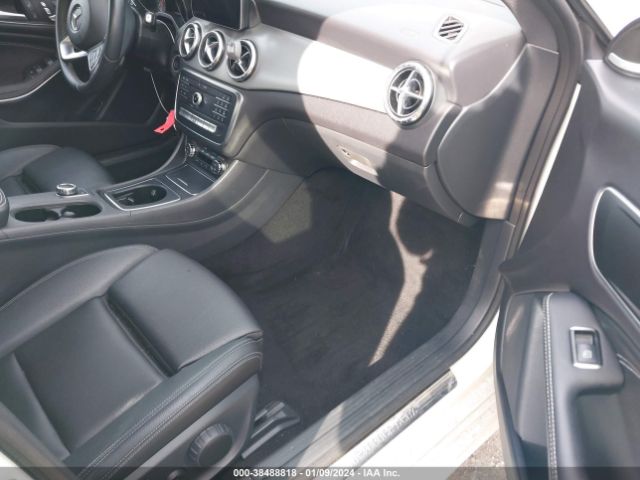 Photo 4 VIN: WDDSJ4EB3HN400663 - MERCEDES-BENZ CLA 250 