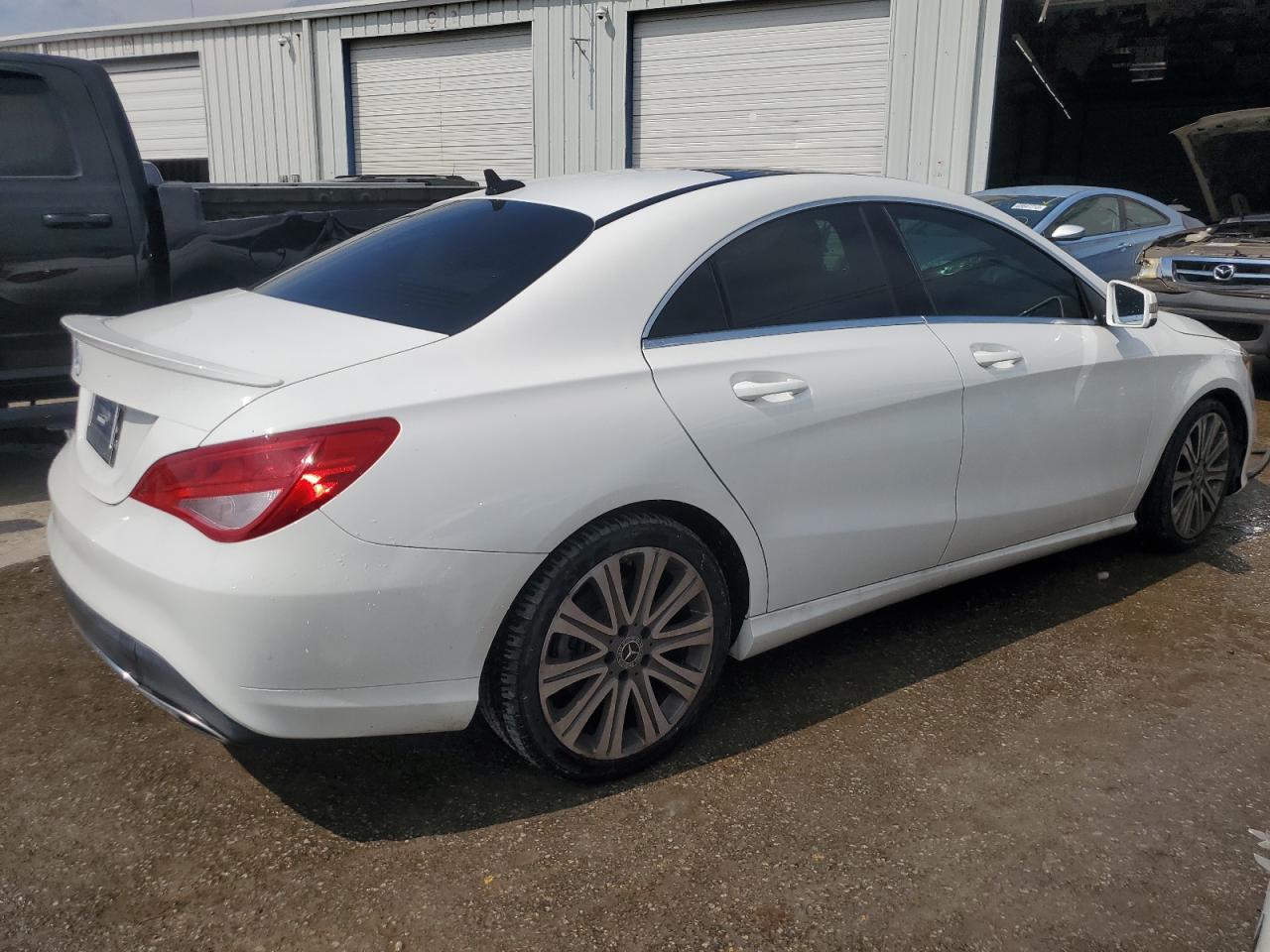 Photo 2 VIN: WDDSJ4EB4JN656798 - MERCEDES-BENZ CLA-KLASSE 