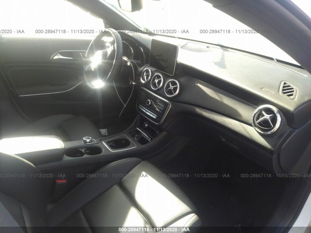 Photo 4 VIN: WDDSJ4EB5KN728304 - MERCEDES-BENZ CLA 