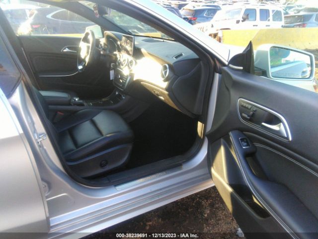 Photo 4 VIN: WDDSJ4EB7FN176262 - MERCEDES-BENZ CLA 250 