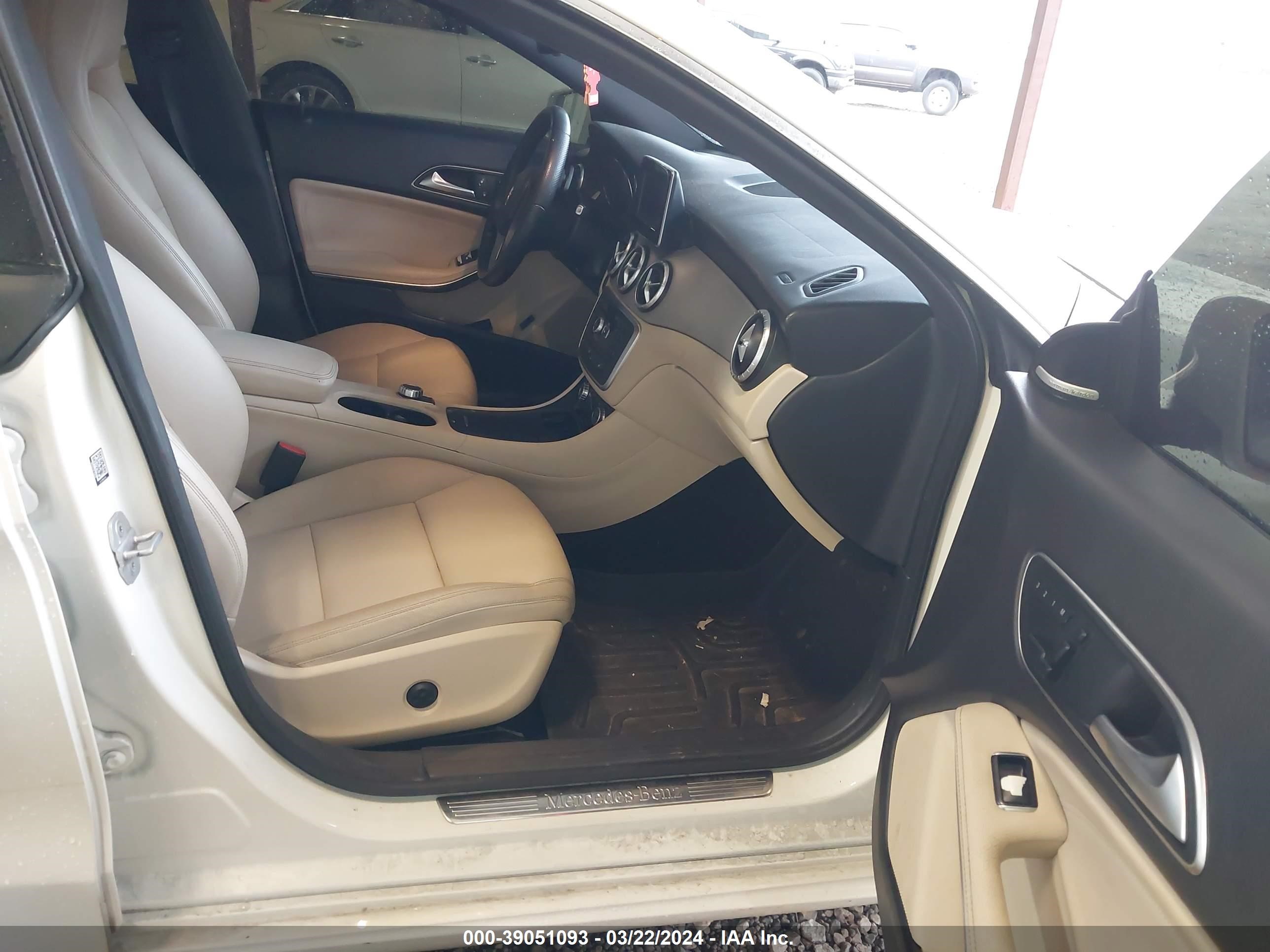 Photo 4 VIN: WDDSJ4EB8EN152762 - MERCEDES-BENZ NULL 