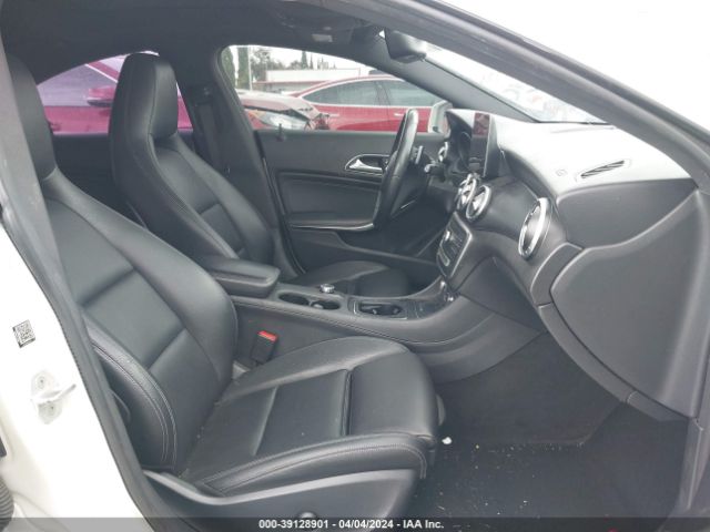 Photo 4 VIN: WDDSJ4EB8JN520772 - MERCEDES-BENZ CLA 250 