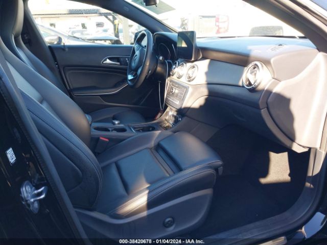 Photo 4 VIN: WDDSJ4EB9KN749365 - MERCEDES-BENZ CLA 250 