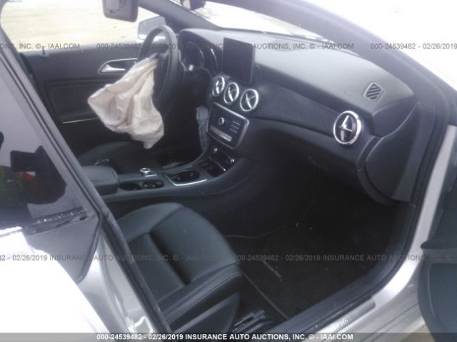 Photo 4 VIN: WDDSJ4GB0HN422097 - MERCEDES-BENZ CLA 