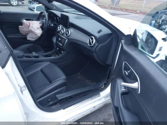 Photo 4 VIN: WDDSJ4GB0JN691836 - MERCEDES-BENZ CLA 250 