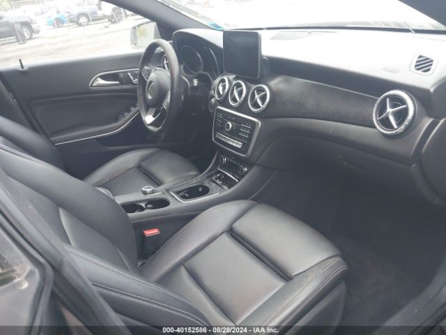 Photo 4 VIN: WDDSJ4GB1HN437434 - MERCEDES-BENZ CLA-CLASS 