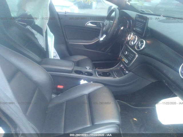 Photo 4 VIN: WDDSJ4GB1JN561354 - MERCEDES-BENZ CLA 