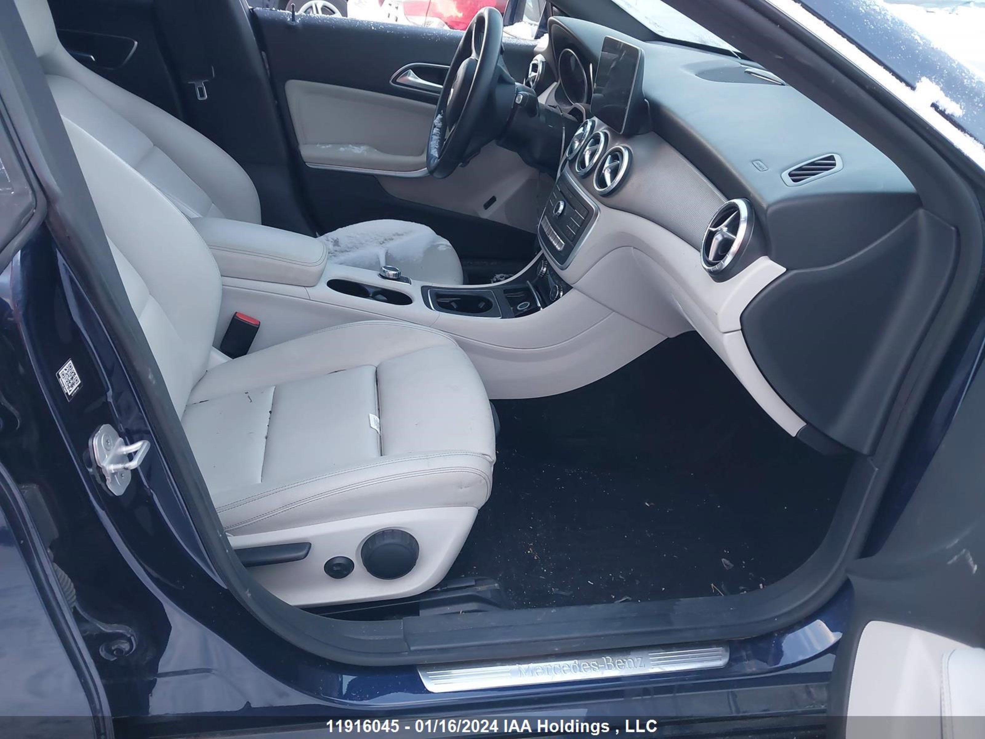 Photo 4 VIN: WDDSJ4GB2JN521901 - MERCEDES-BENZ CLA-KLASSE 