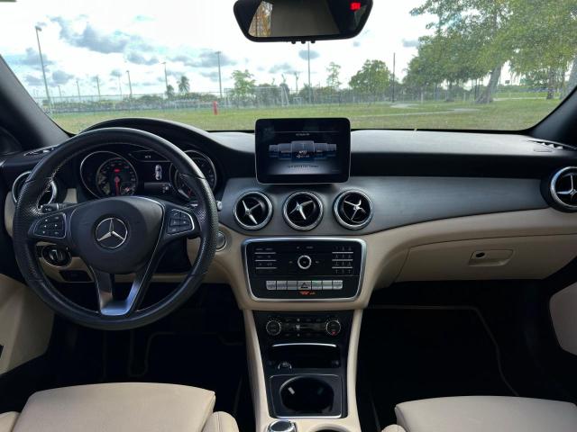 Photo 8 VIN: WDDSJ4GB2KN699776 - MERCEDES-BENZ CLA 