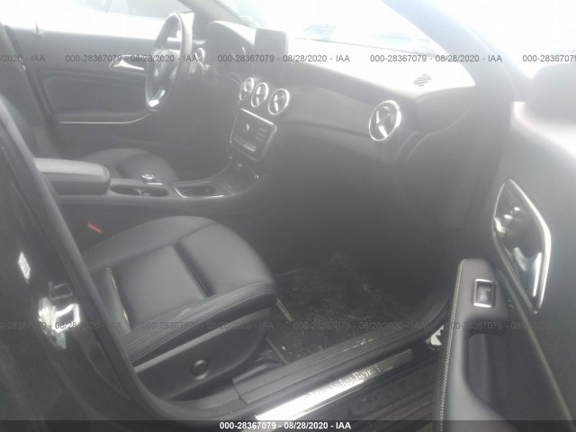 Photo 4 VIN: WDDSJ4GB3HN422059 - MERCEDES-BENZ CLA 