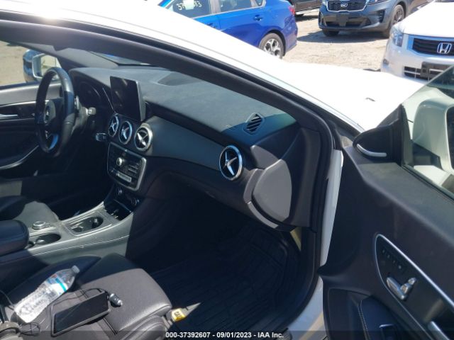 Photo 4 VIN: WDDSJ4GB3KN744532 - MERCEDES-BENZ CLA 