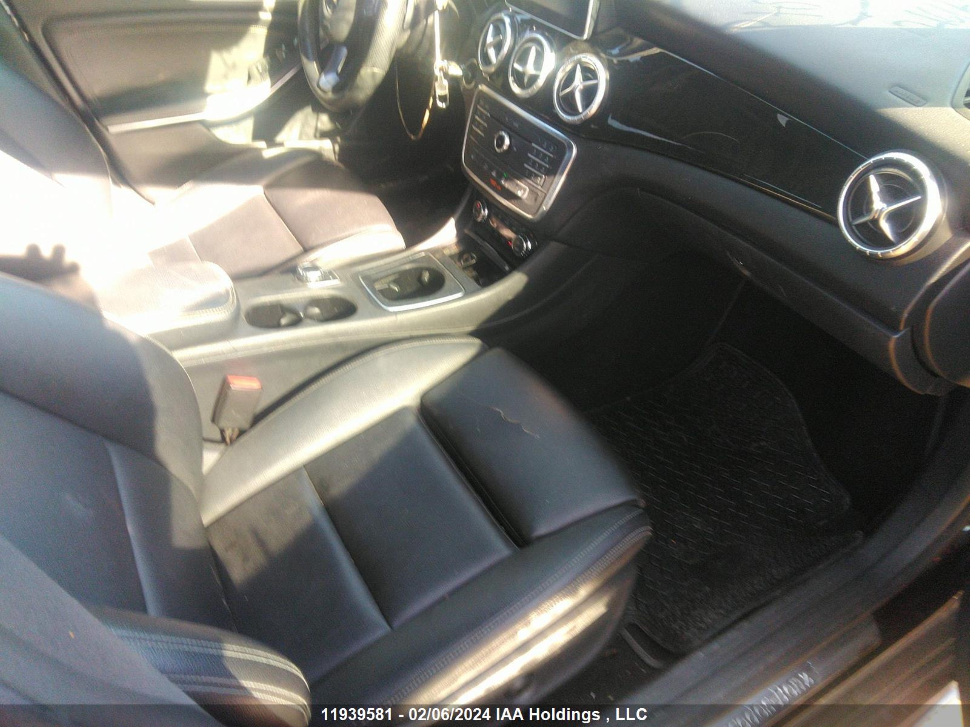 Photo 4 VIN: WDDSJ4GB5GN382033 - MERCEDES-BENZ CLA-KLASSE 