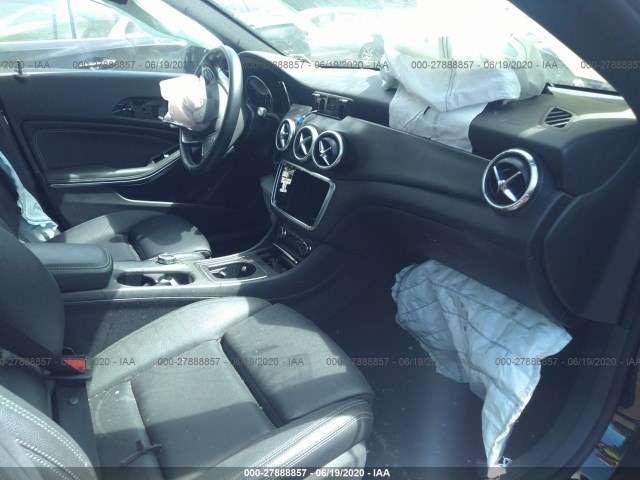 Photo 4 VIN: WDDSJ4GB6HN420919 - MERCEDES-BENZ CLA 