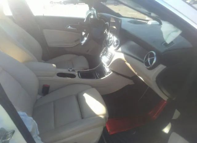 Photo 4 VIN: WDDSJ4GB8KN723255 - MERCEDES-BENZ CLA 