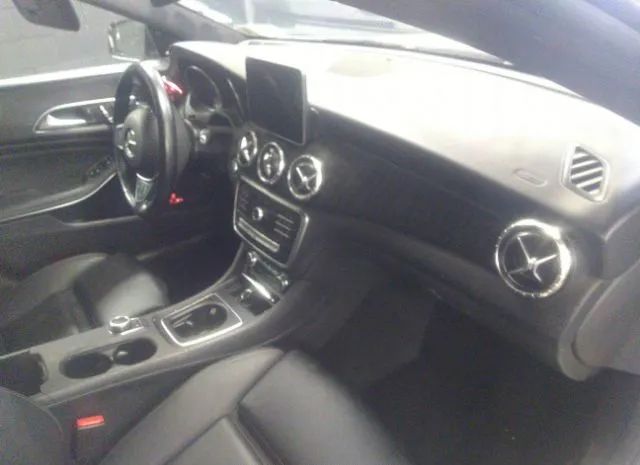 Photo 4 VIN: WDDSJ4GBXKN748688 - MERCEDES-BENZ CLA 