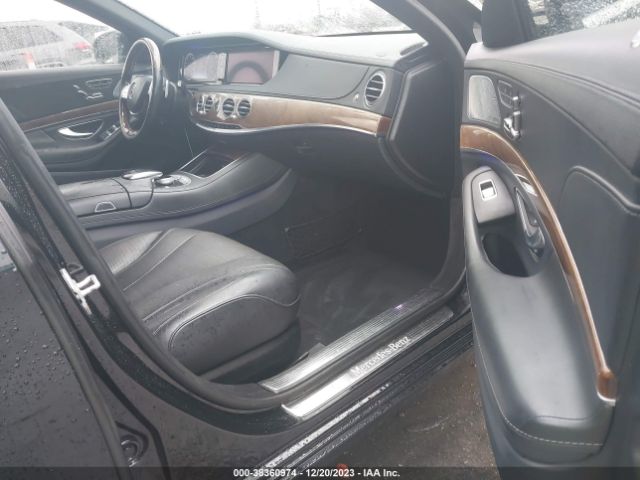 Photo 4 VIN: WDDUG8CB6FA113646 - MERCEDES-BENZ S 550 