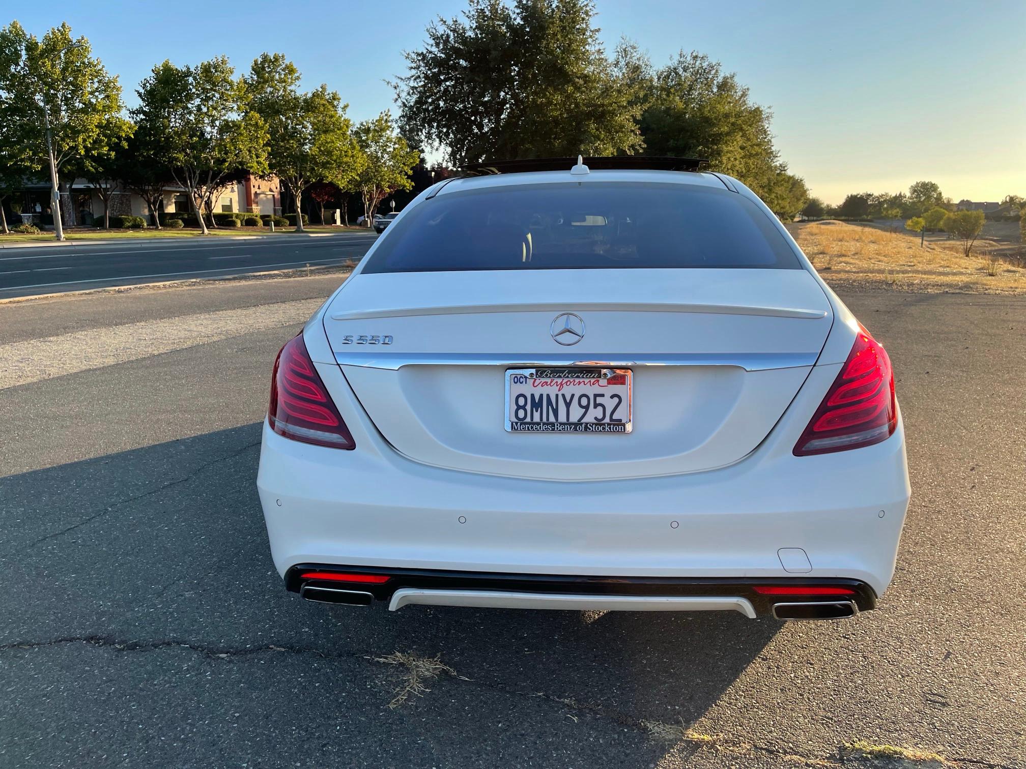 Photo 2 VIN: WDDUG8CB9FA085390 - MERCEDES-BENZ S 550 