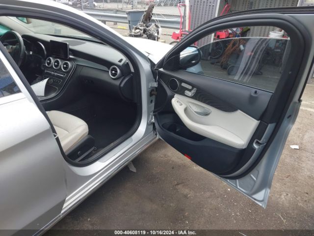 Photo 4 VIN: WDDWF4JB0HR221658 - MERCEDES-BENZ C-CLASS 