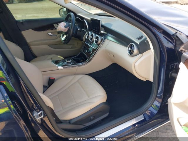 Photo 4 VIN: WDDWF4JB6HR282013 - MERCEDES-BENZ C 300 