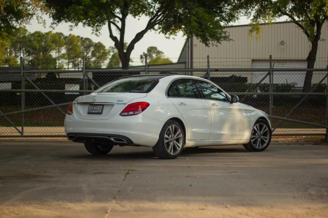 Photo 3 VIN: WDDWF4JB6JR391352 - MERCEDES-BENZ C-CLASS 