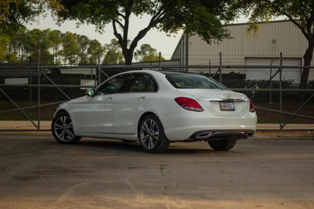 Photo 4 VIN: WDDWF4JB6JR391352 - MERCEDES-BENZ C-CLASS 