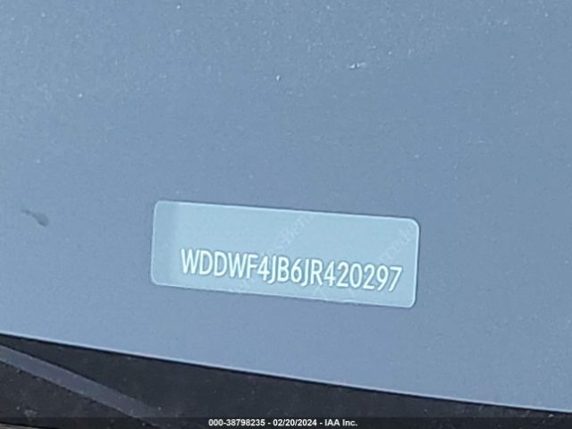 Photo 8 VIN: WDDWF4JB6JR420297 - MERCEDES-BENZ C 300 