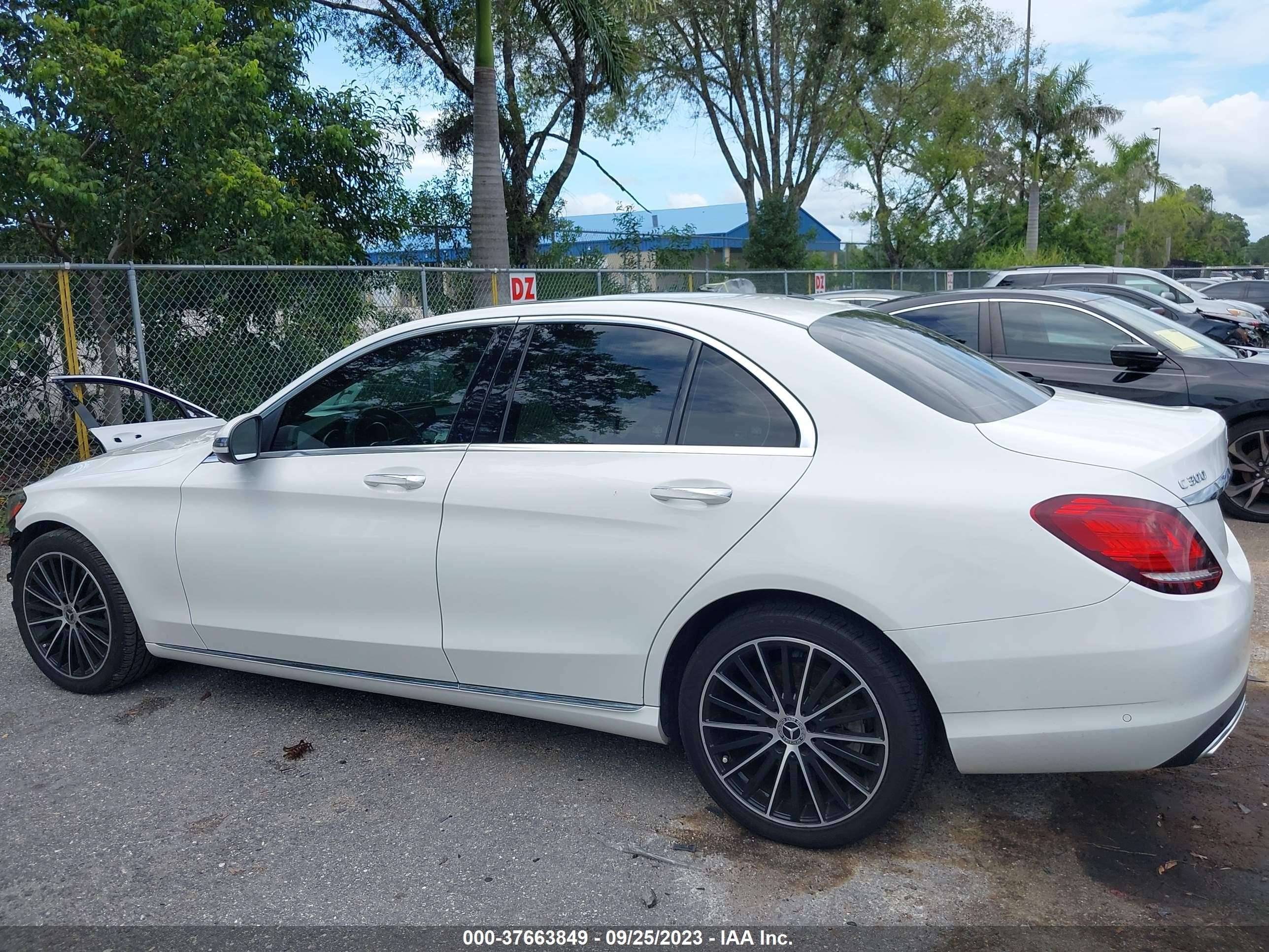 Photo 14 VIN: WDDWF8DB9LR527821 - MERCEDES-BENZ C-KLASSE 