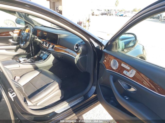 Photo 4 VIN: WDDZF4JB1HA288183 - MERCEDES-BENZ E 300 