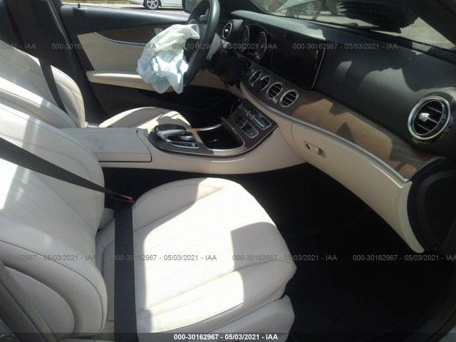 Photo 4 VIN: WDDZF4JB1JA373496 - MERCEDES-BENZ E-CLASS 