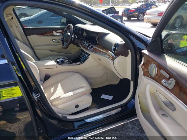 Photo 4 VIN: WDDZF4JB2HA101212 - MERCEDES-BENZ E 300 