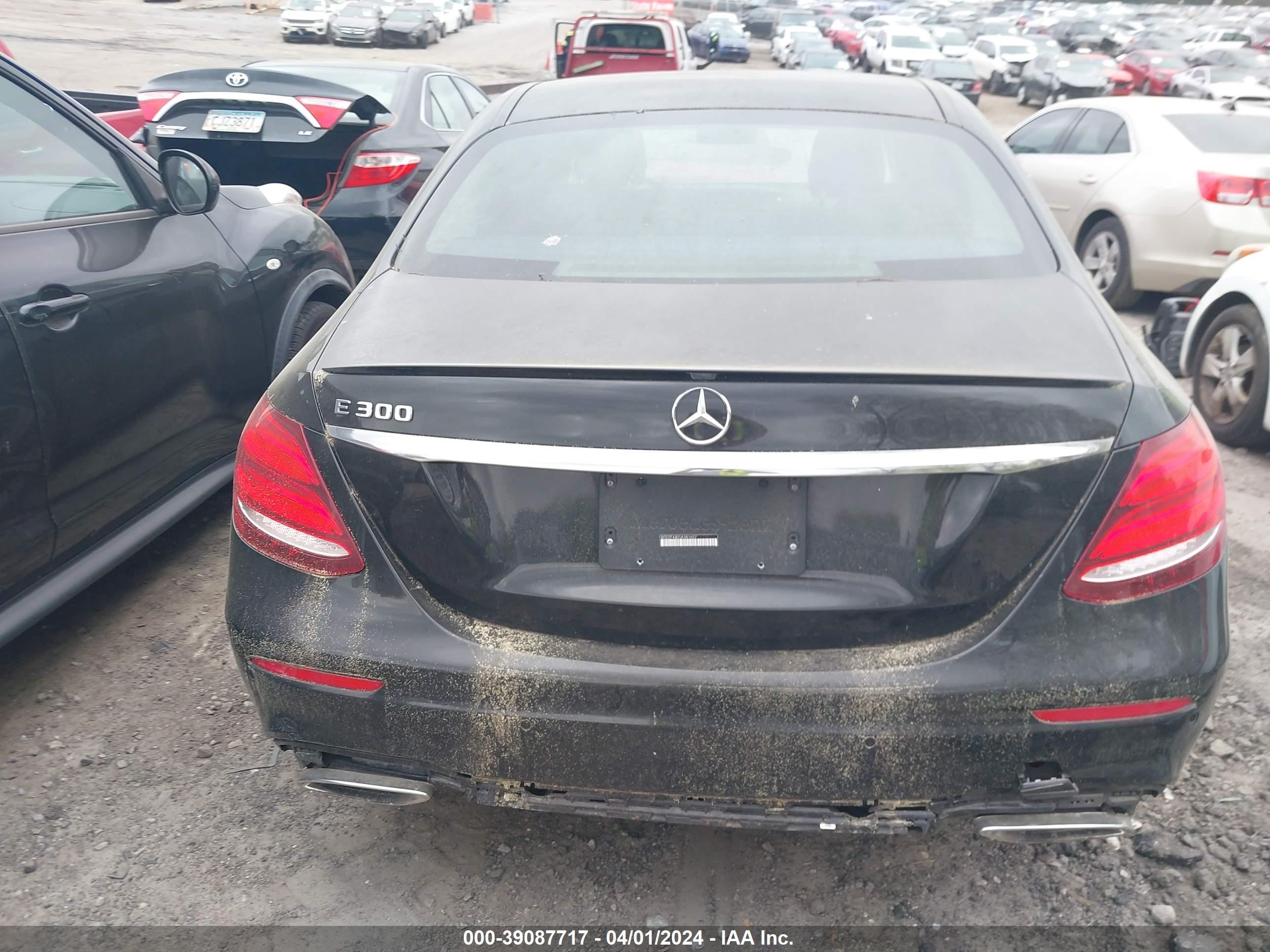 Photo 15 VIN: WDDZF4JB2JA381607 - MERCEDES-BENZ NULL 