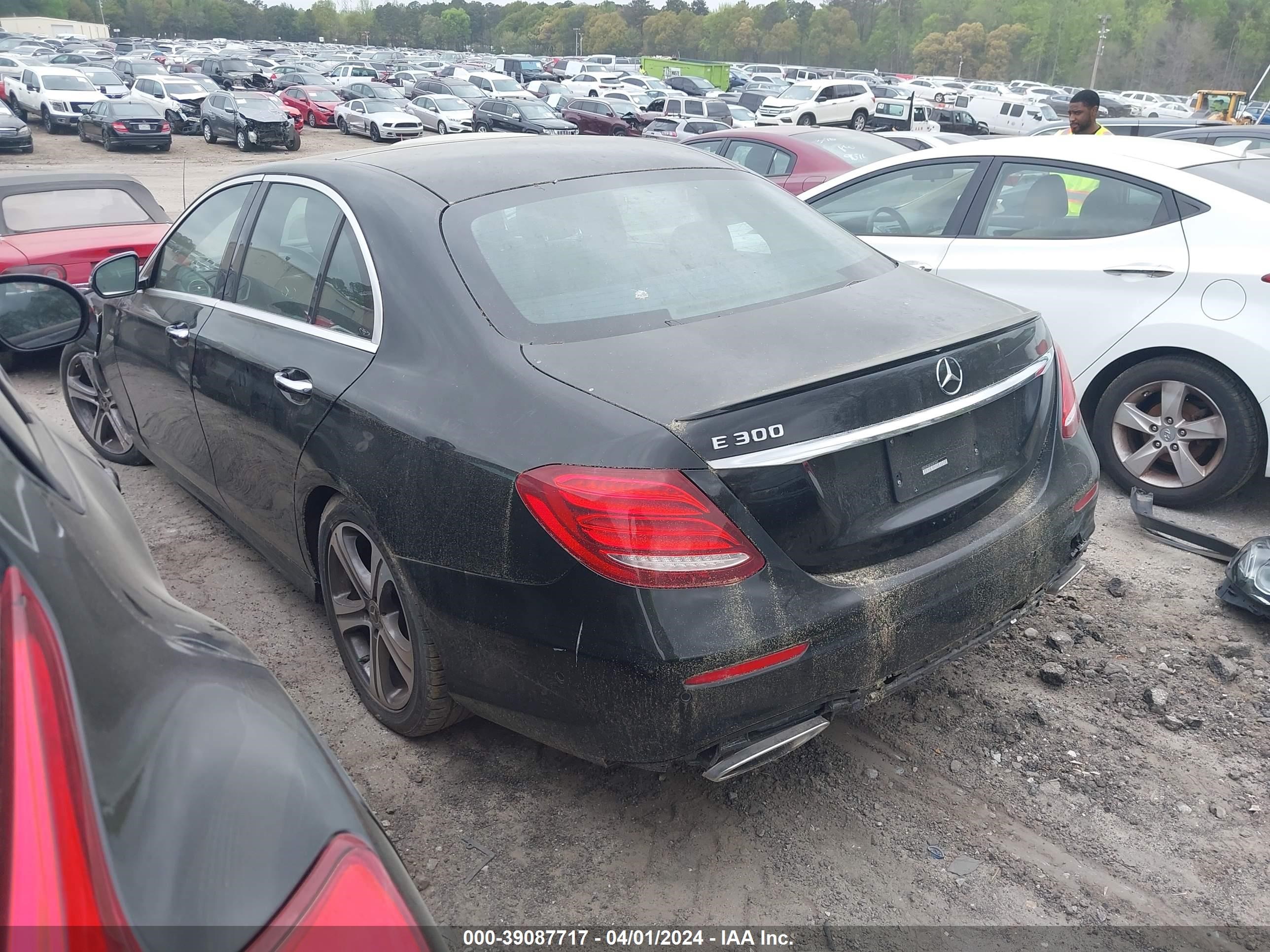 Photo 2 VIN: WDDZF4JB2JA381607 - MERCEDES-BENZ NULL 