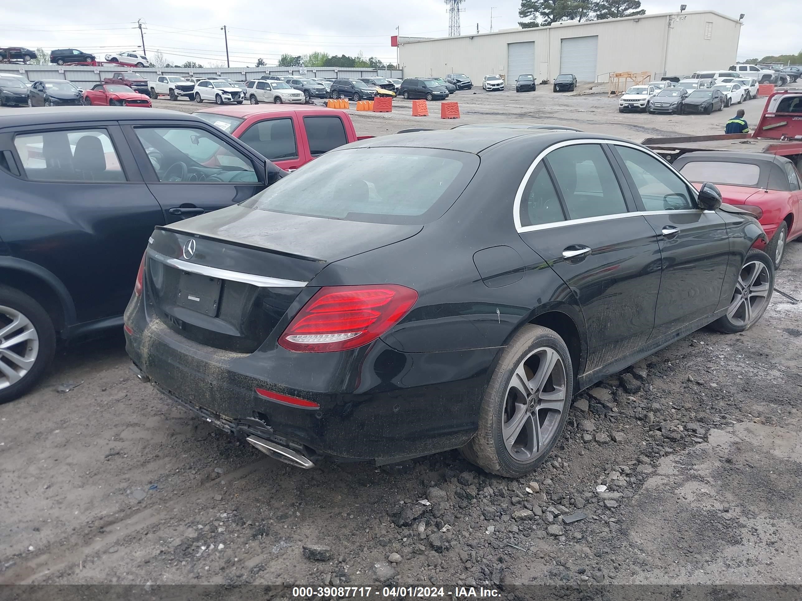 Photo 3 VIN: WDDZF4JB2JA381607 - MERCEDES-BENZ NULL 