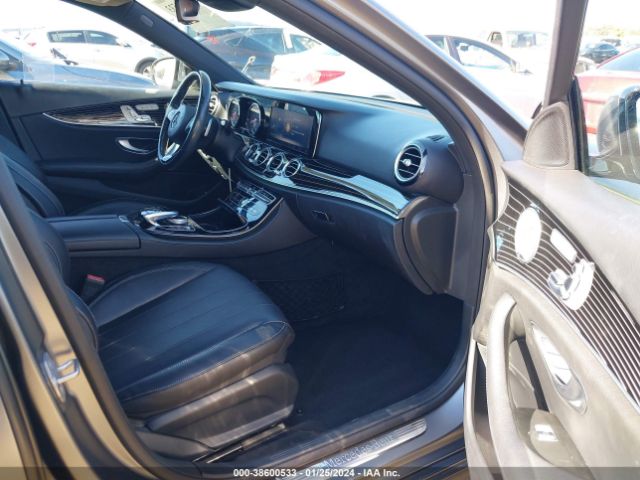 Photo 4 VIN: WDDZF4JB3HA097896 - MERCEDES-BENZ E 300 