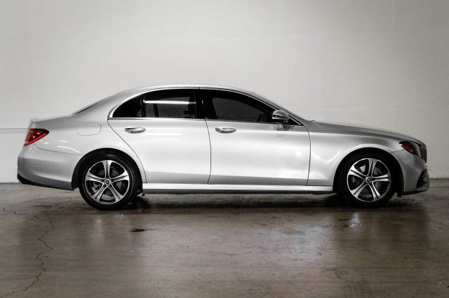 Photo 3 VIN: WDDZF4JB4JA315804 - MERCEDES-BENZ E-CLASS 