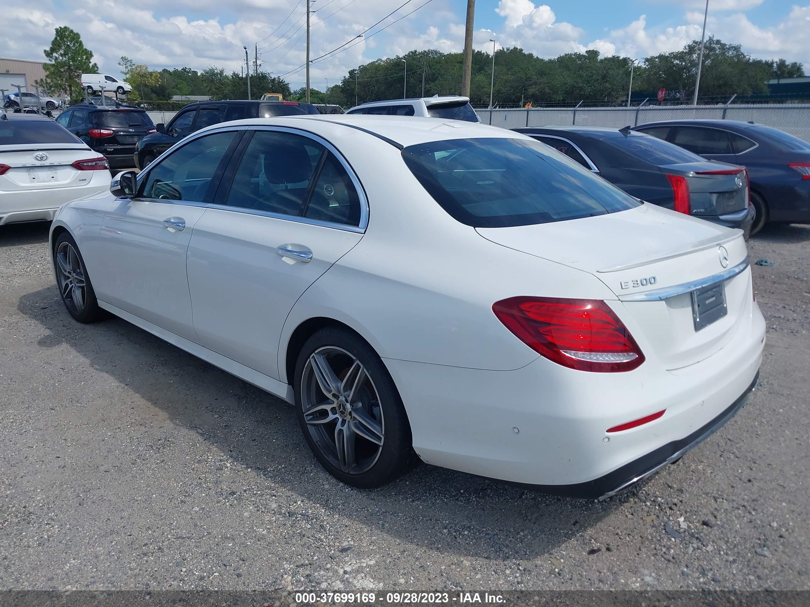 Photo 2 VIN: WDDZF4JB7JA426248 - MERCEDES-BENZ E-KLASSE 